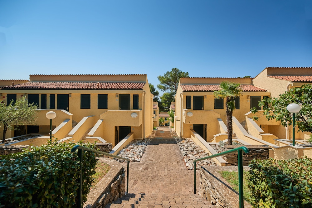 Apartments Bellevue Plava Laguna — Hotel building in Poreč, Istria
