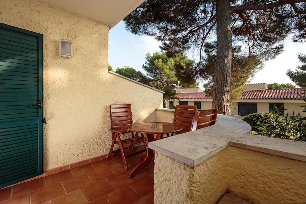 Apartments Bellevue Plava Laguna — Hotel building in Poreč, Istria