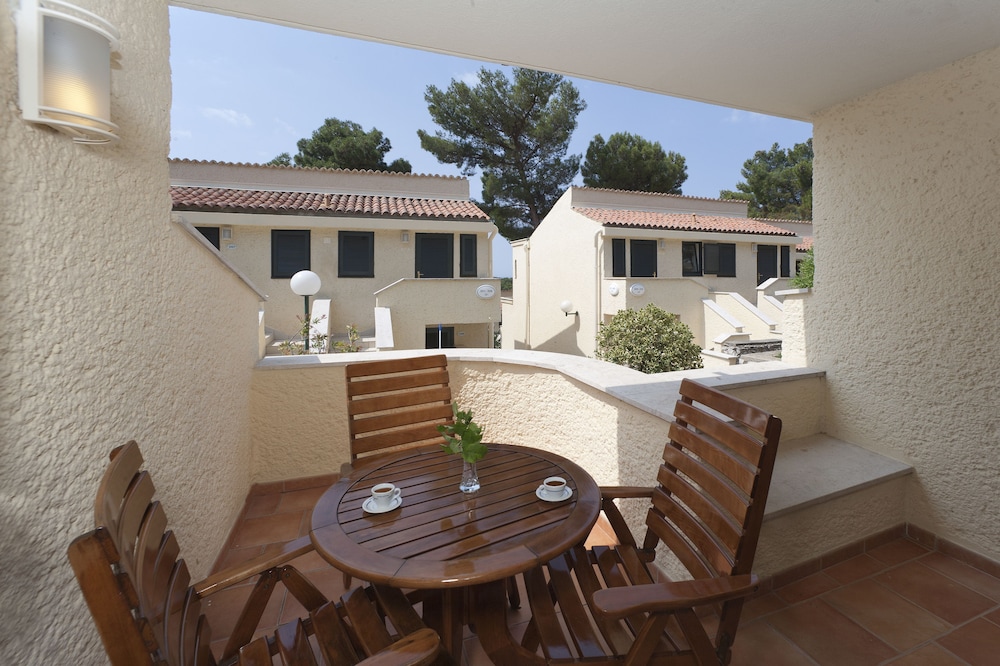 Apartments Bellevue Plava Laguna — Hotel building in Poreč, Istria