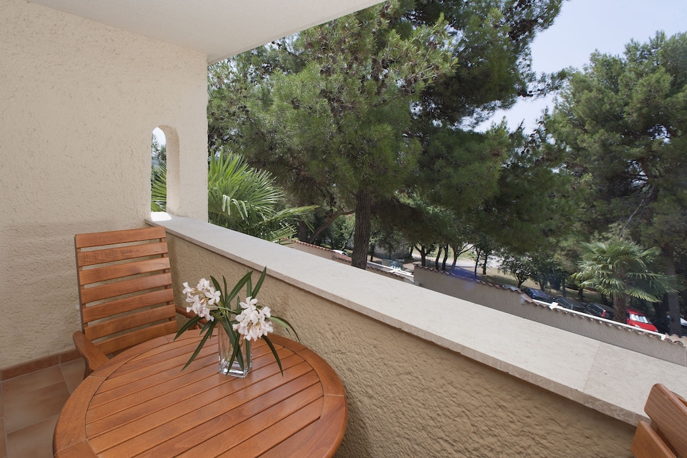 Apartments Bellevue Plava Laguna — Hotel rooms in Poreč, Istria