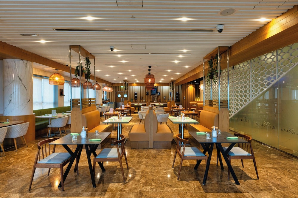 The First Collection Marina, Dubai, a Tribute Portfolio Hotel — Restaurant & bars in Dubai