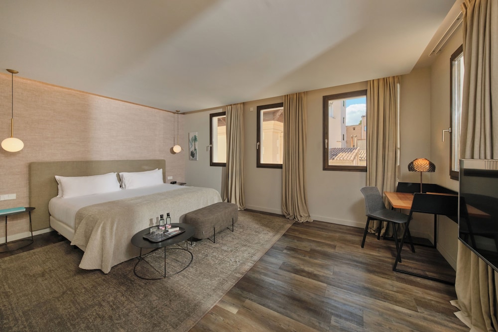 Sant Jaume Design Hotel — Hotel rooms in Palma de Mallorca, Balearic Islands