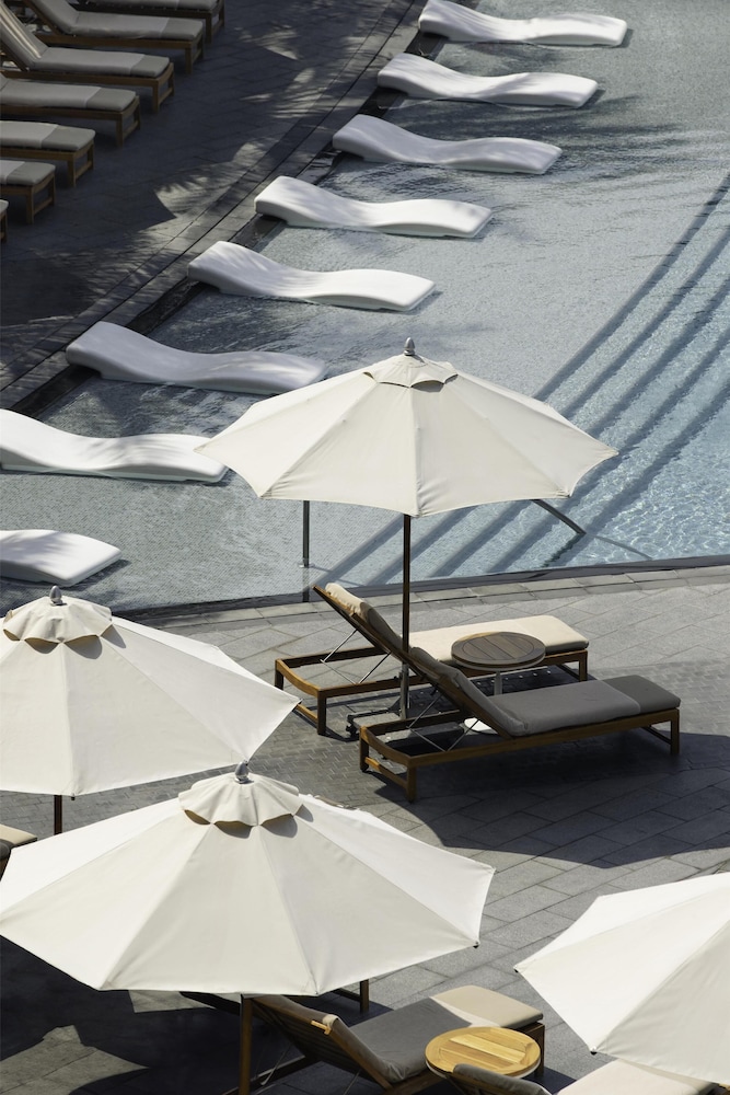 Kempinski The Boulevard Dubai — Swimming pool in Dubai