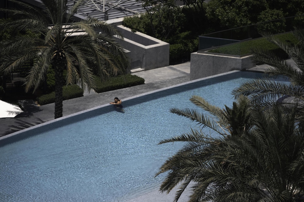 Kempinski The Boulevard Dubai — Swimming pool in Dubai