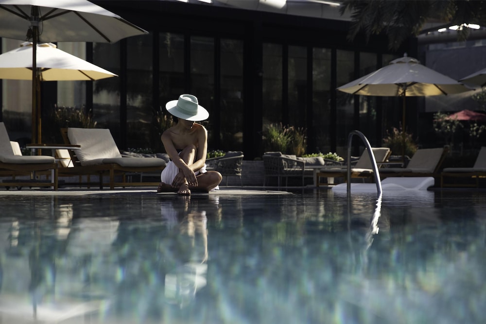Kempinski The Boulevard Dubai — Swimming pool in Dubai