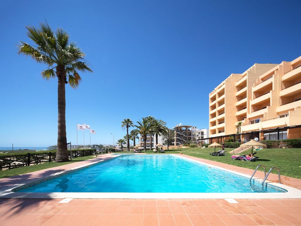 Meia Praia Lagos - Beach Club Apartments image