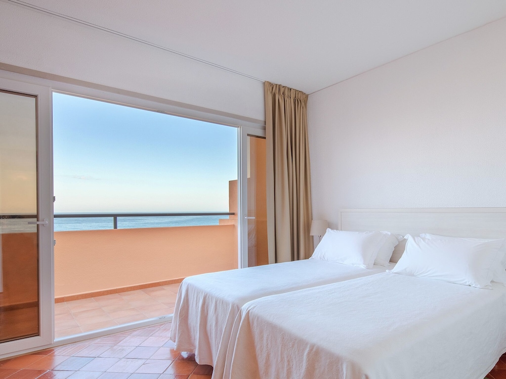 Meia Praia Lagos - Beach Club Apartments — Hotel rooms in Lagos, Faro