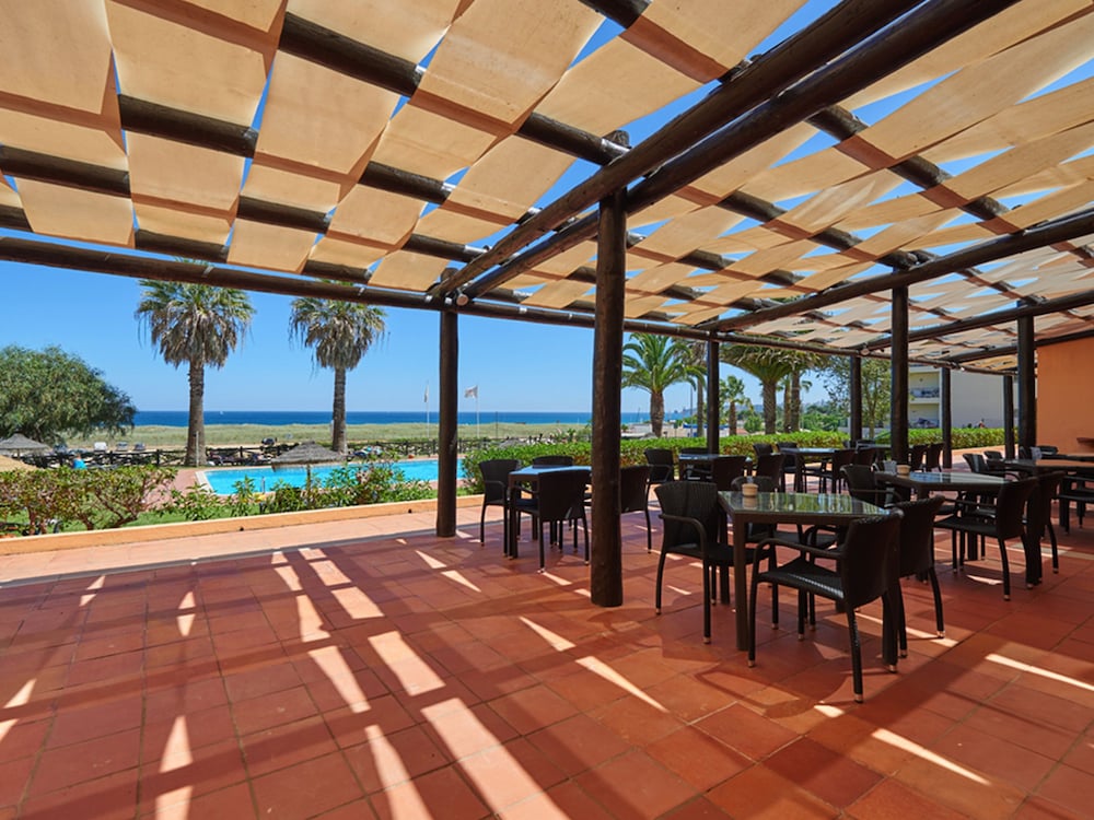 Meia Praia Lagos - Beach Club Apartments — Restaurant & bars in Lagos, Faro