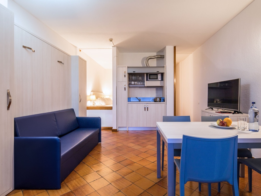 Meia Praia Lagos - Beach Club Apartments — Hotel rooms in Lagos, Faro