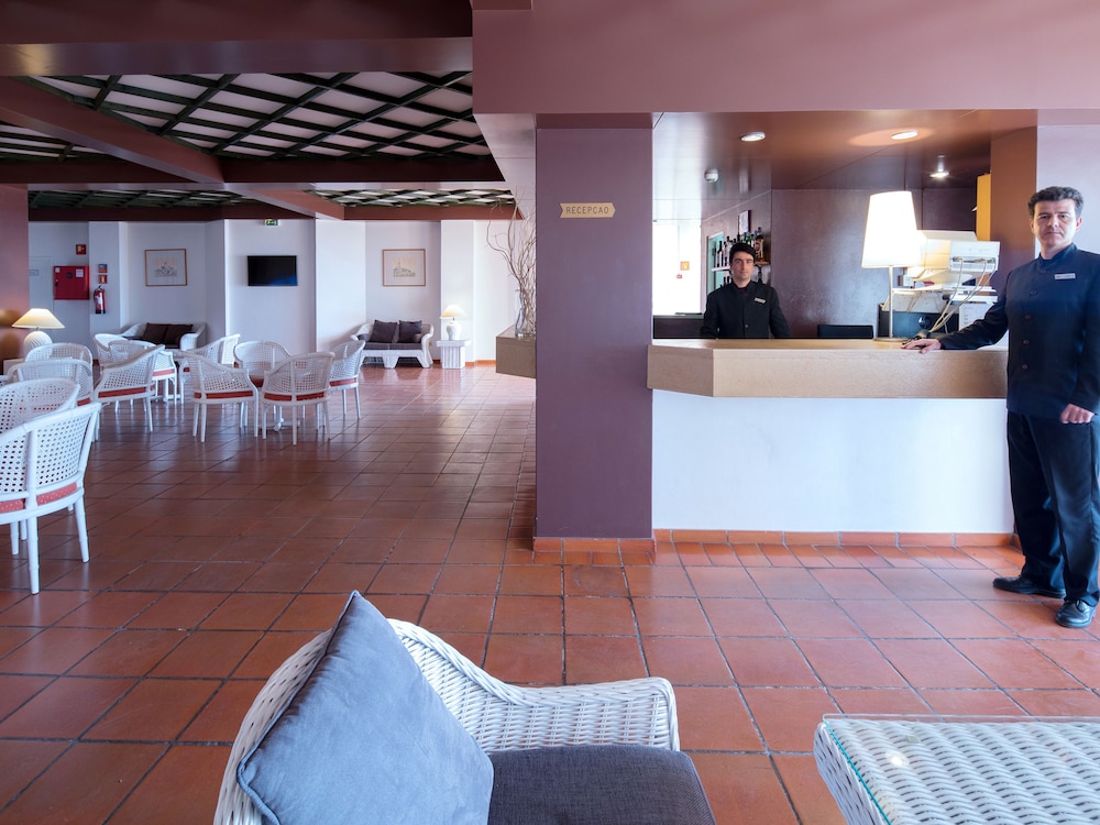 Meia Praia Lagos - Beach Club Apartments — Hotel building in Lagos, Faro