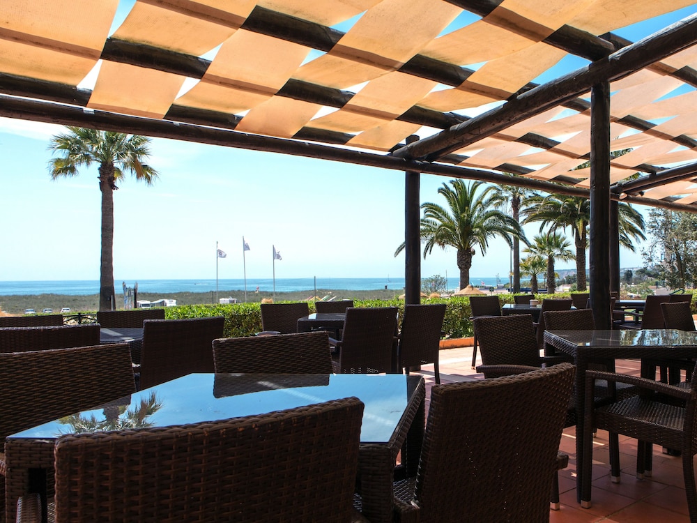 Meia Praia Lagos - Beach Club Apartments — Restaurant & bars in Lagos, Faro