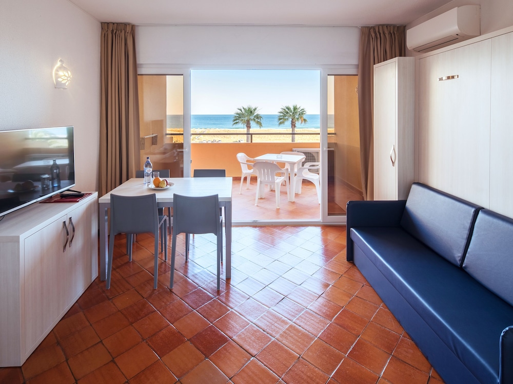 Meia Praia Lagos - Beach Club Apartments — Hotel rooms in Lagos, Faro