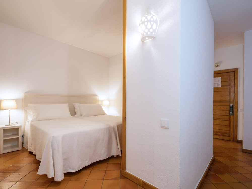 Meia Praia Lagos - Beach Club Apartments — Hotel rooms in Lagos, Faro