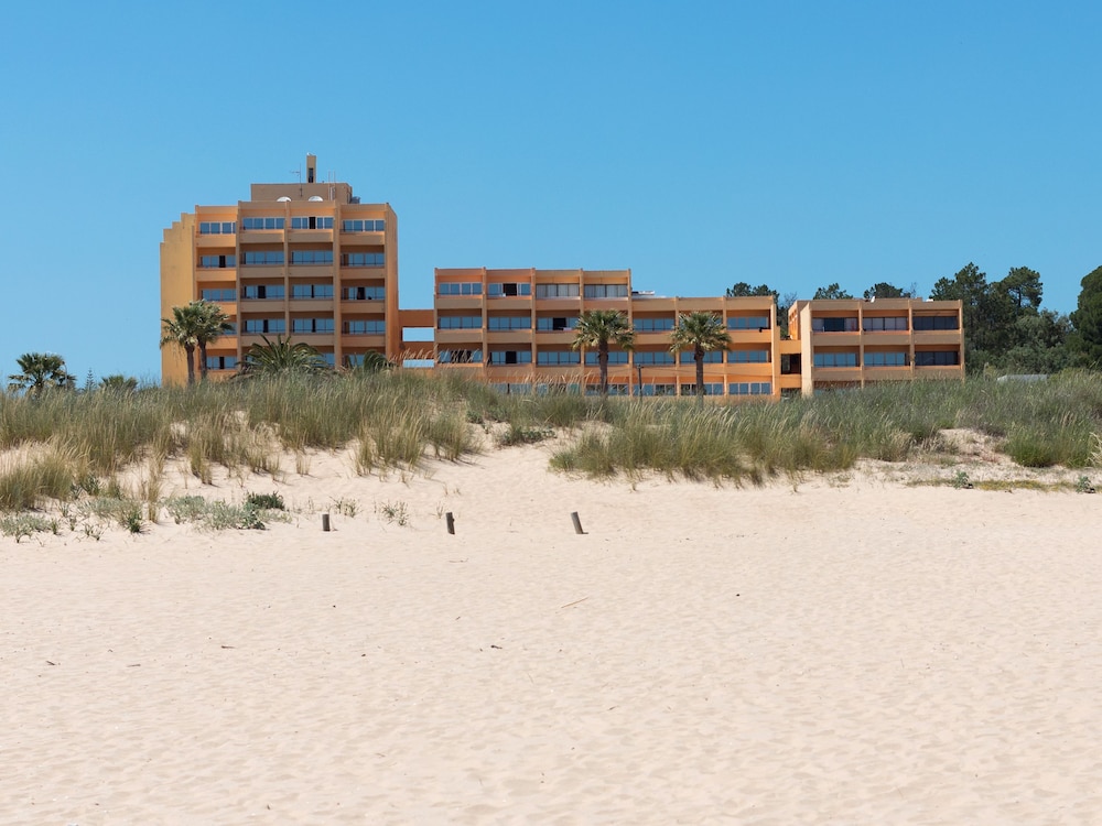 Meia Praia Lagos - Beach Club Apartments — Beach in Lagos, Faro