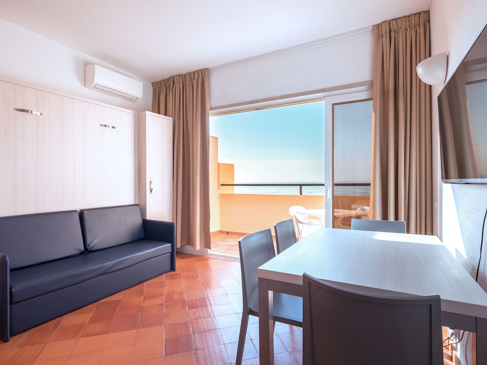 Meia Praia Lagos - Beach Club Apartments — Hotel rooms in Lagos, Faro