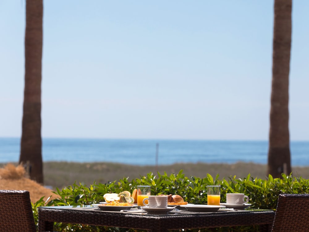 Meia Praia Lagos - Beach Club Apartments — Restaurant & bars in Lagos, Faro