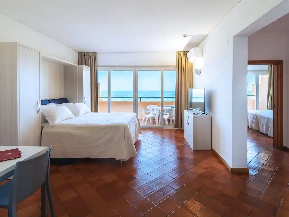 Meia Praia Lagos - Beach Club Apartments — Hotel rooms in Lagos, Faro