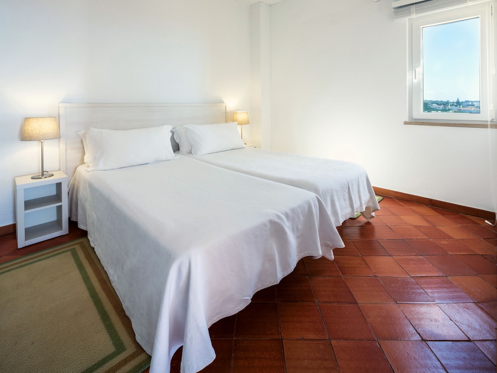 Meia Praia Lagos - Beach Club Apartments — Hotel rooms in Lagos, Faro