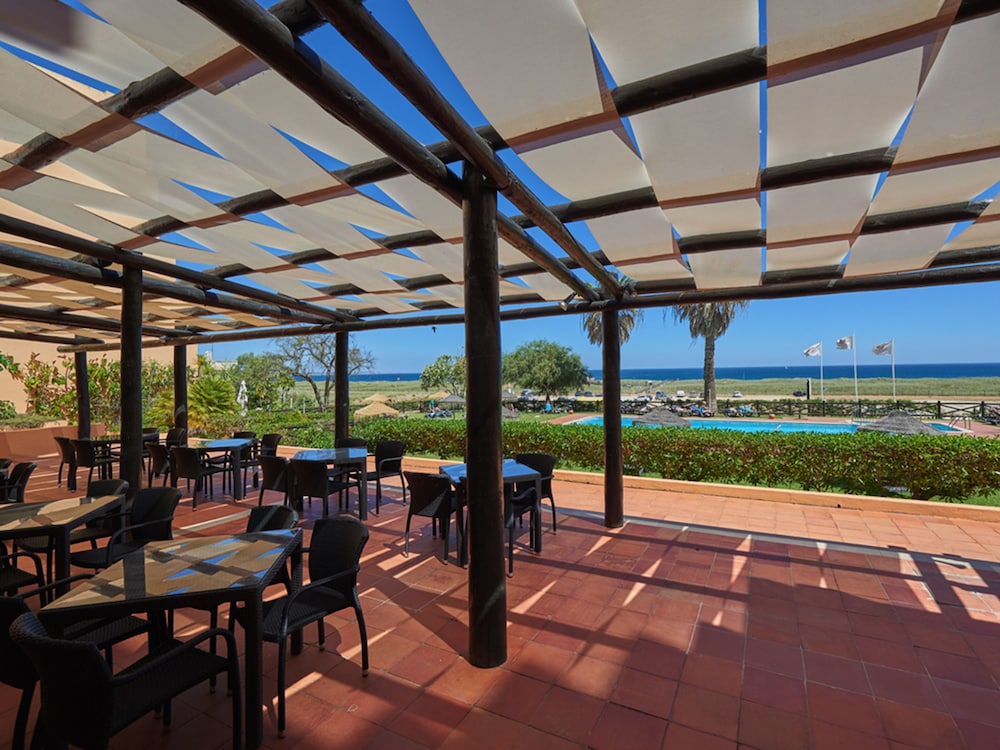 Meia Praia Lagos - Beach Club Apartments — Restaurant & bars in Lagos, Faro