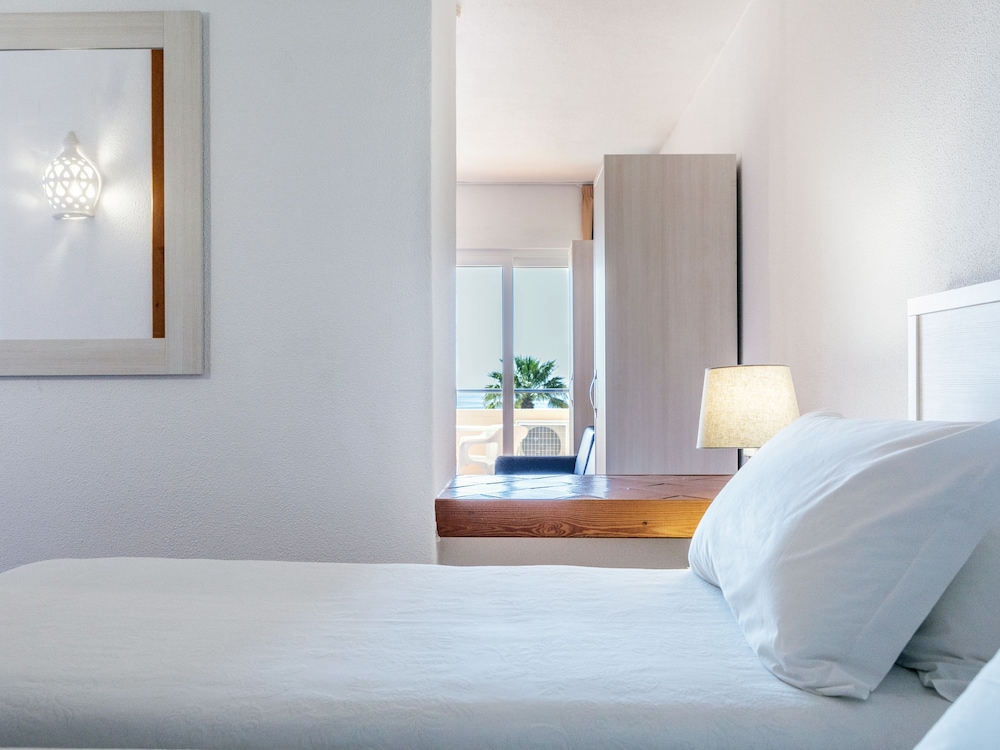 Meia Praia Lagos - Beach Club Apartments — Hotel rooms in Lagos, Faro