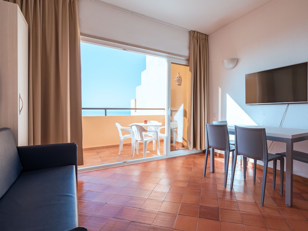 Meia Praia Lagos - Beach Club Apartments — Hotel rooms in Lagos, Faro