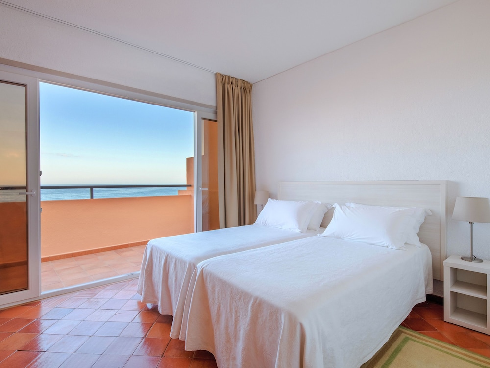 Meia Praia Lagos - Beach Club Apartments — Hotel rooms in Lagos, Faro