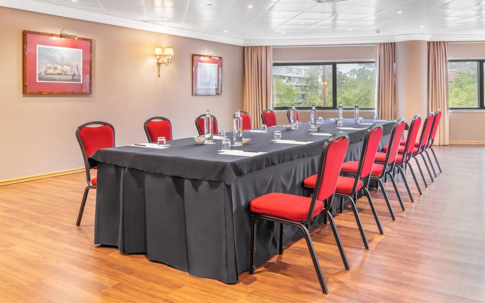 Dom Pedro Lisboa Hotel, a member of Radisson Individuals — Hotel building in Lisbon, Lisboa