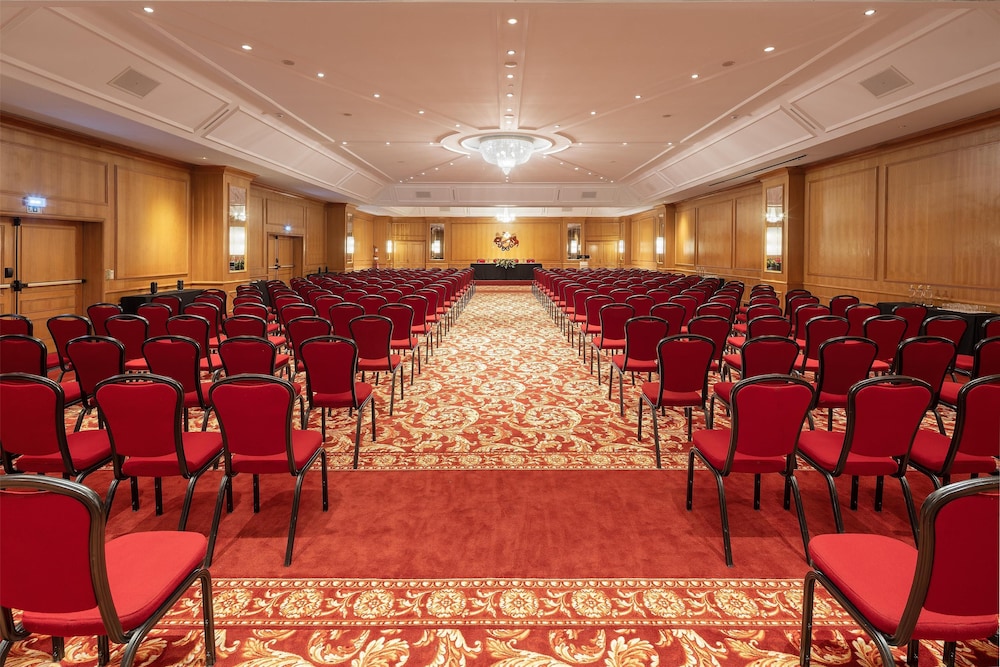 Dom Pedro Lisboa Hotel, a member of Radisson Individuals — Hotel building in Lisbon, Lisboa