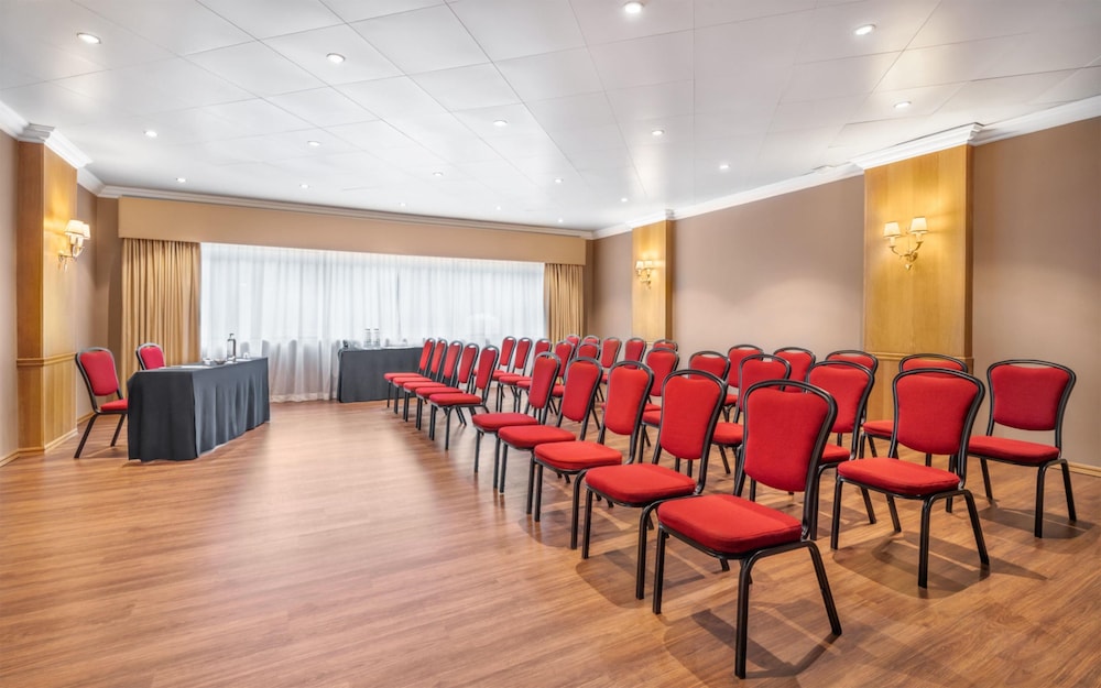 Dom Pedro Lisboa Hotel, a member of Radisson Individuals — Hotel building in Lisbon, Lisboa