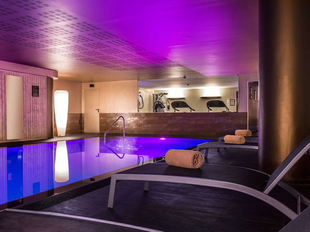 Dom Pedro Lisboa Hotel, a member of Radisson Individuals — Swimming pool in Lisbon, Lisboa