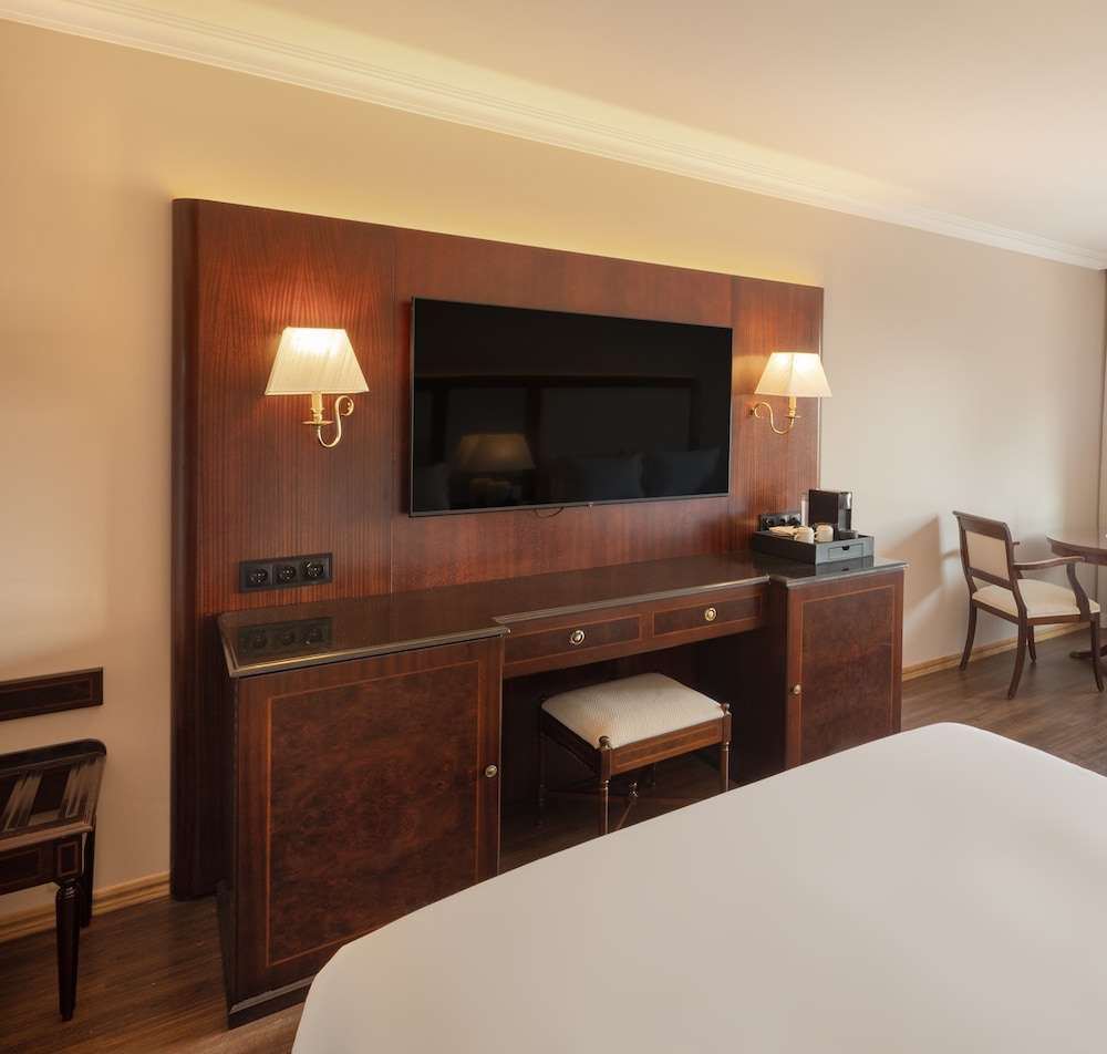 Dom Pedro Lisboa Hotel, a member of Radisson Individuals — Hotel rooms in Lisbon, Lisboa