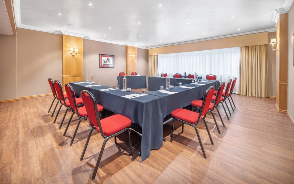 Dom Pedro Lisboa Hotel, a member of Radisson Individuals — Hotel building in Lisbon, Lisboa