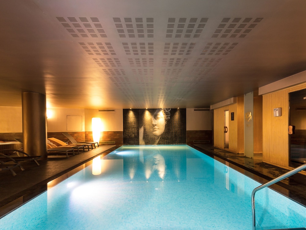 Dom Pedro Lisboa Hotel, a member of Radisson Individuals — Swimming pool in Lisbon, Lisboa