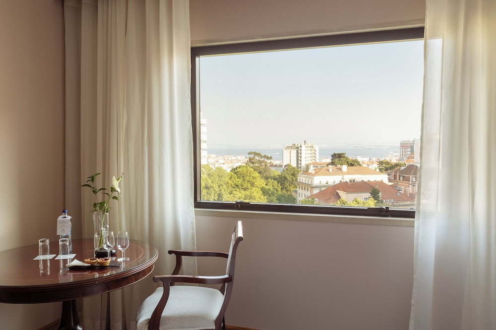 Dom Pedro Lisboa Hotel, a member of Radisson Individuals — Hotel rooms in Lisbon, Lisboa