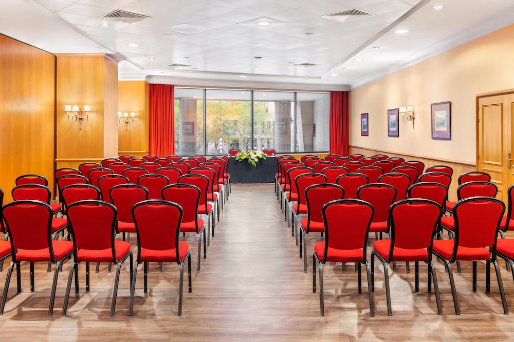 Dom Pedro Lisboa Hotel, a member of Radisson Individuals — Hotel building in Lisbon, Lisboa
