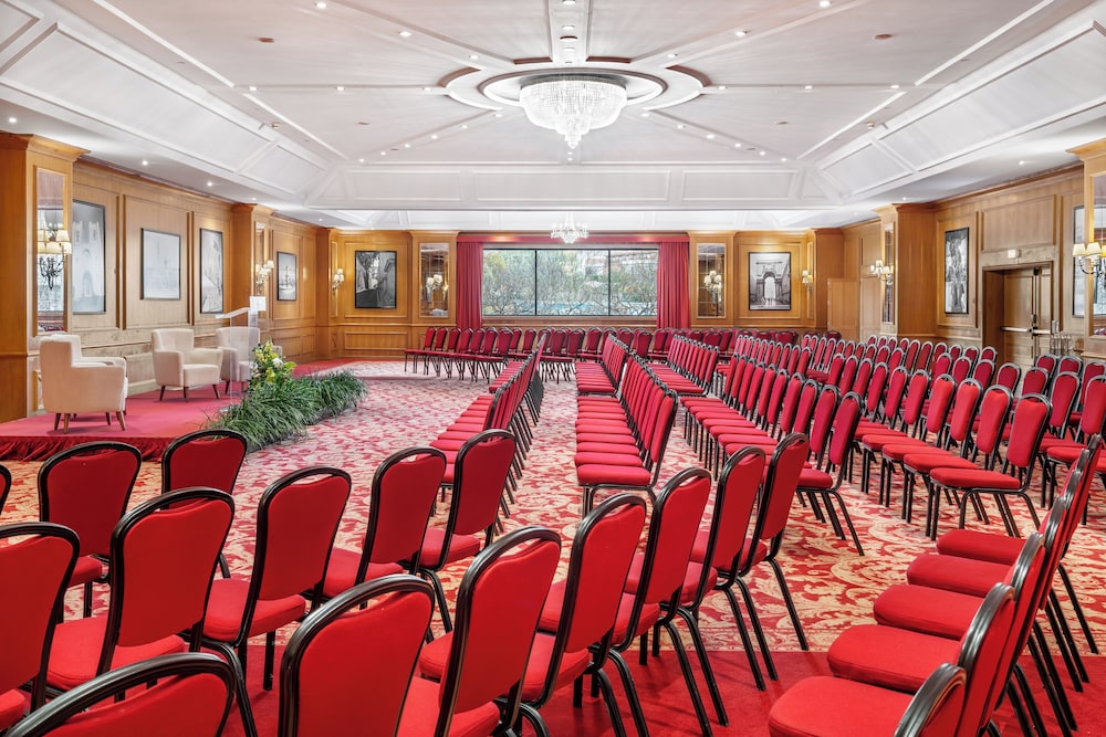 Dom Pedro Lisboa Hotel, a member of Radisson Individuals — Hotel building in Lisbon, Lisboa