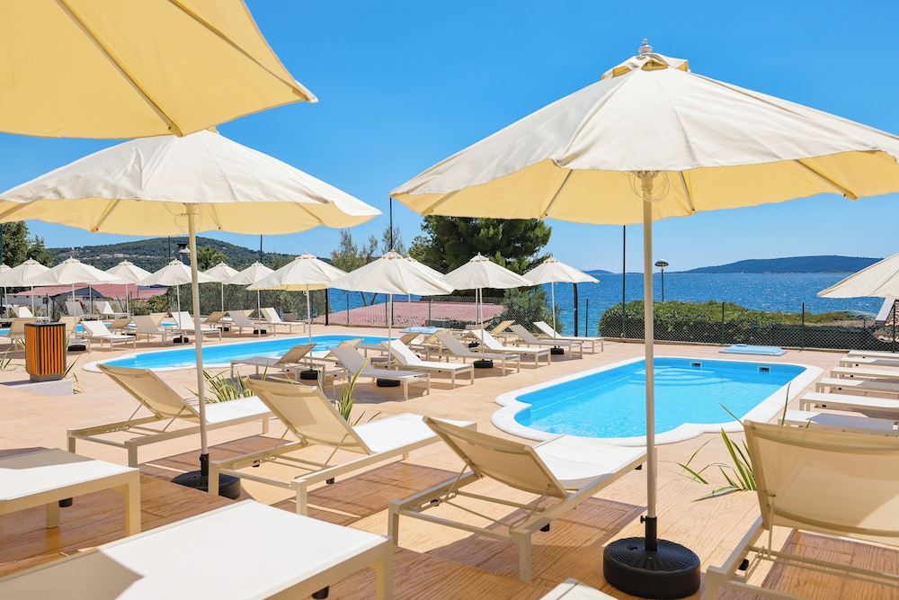 Apartments Medena — Swimming pool in Seget Donji, Split-Dalmatia
