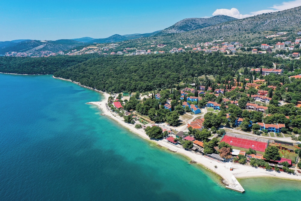 Apartments Medena — Beach in Seget Donji, Split-Dalmatia