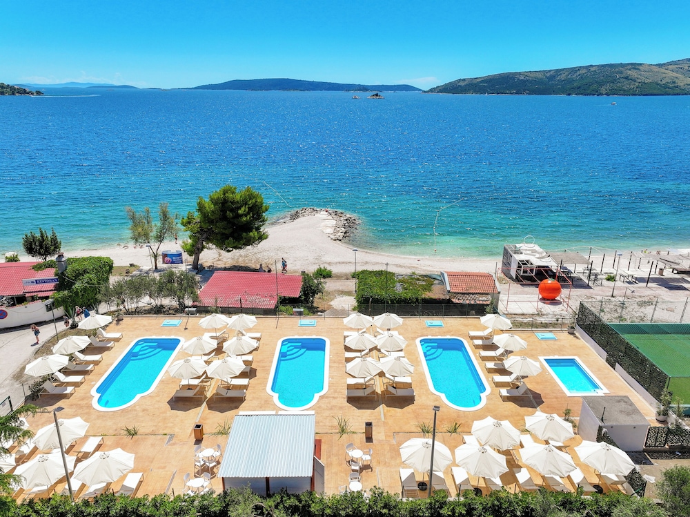 Apartments Medena — Swimming pool in Seget Donji, Split-Dalmatia