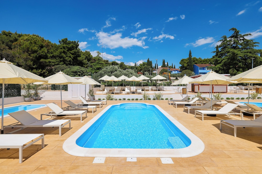 Apartments Medena — Swimming pool in Seget Donji, Split-Dalmatia