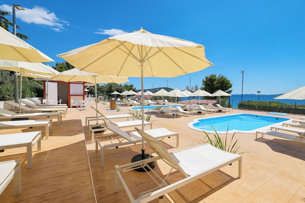 Apartments Medena — Swimming pool in Seget Donji, Split-Dalmatia
