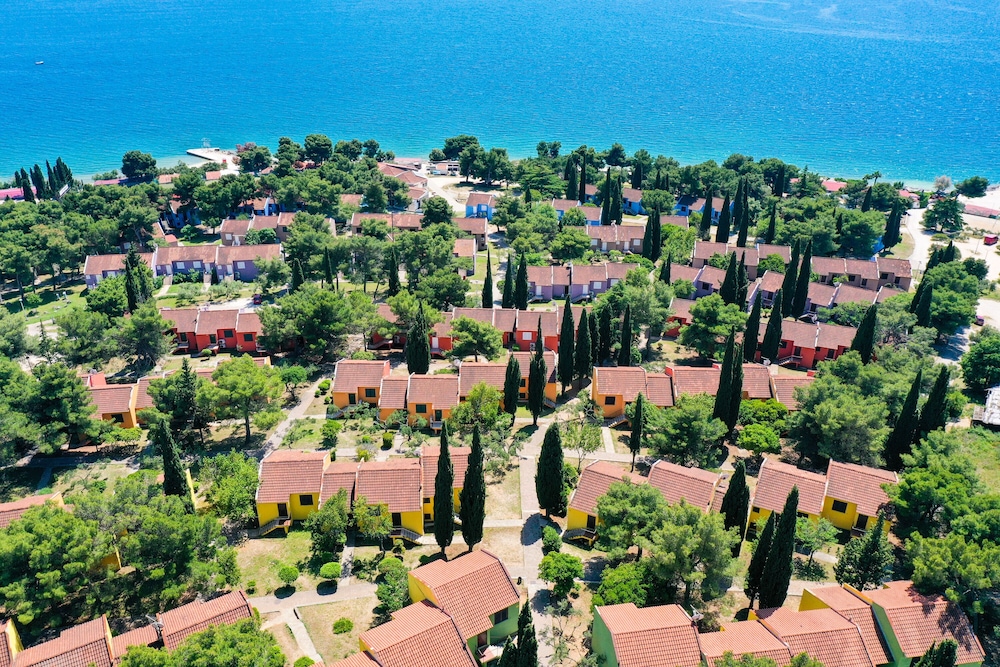 Apartments Medena — Beach in Seget Donji, Split-Dalmatia