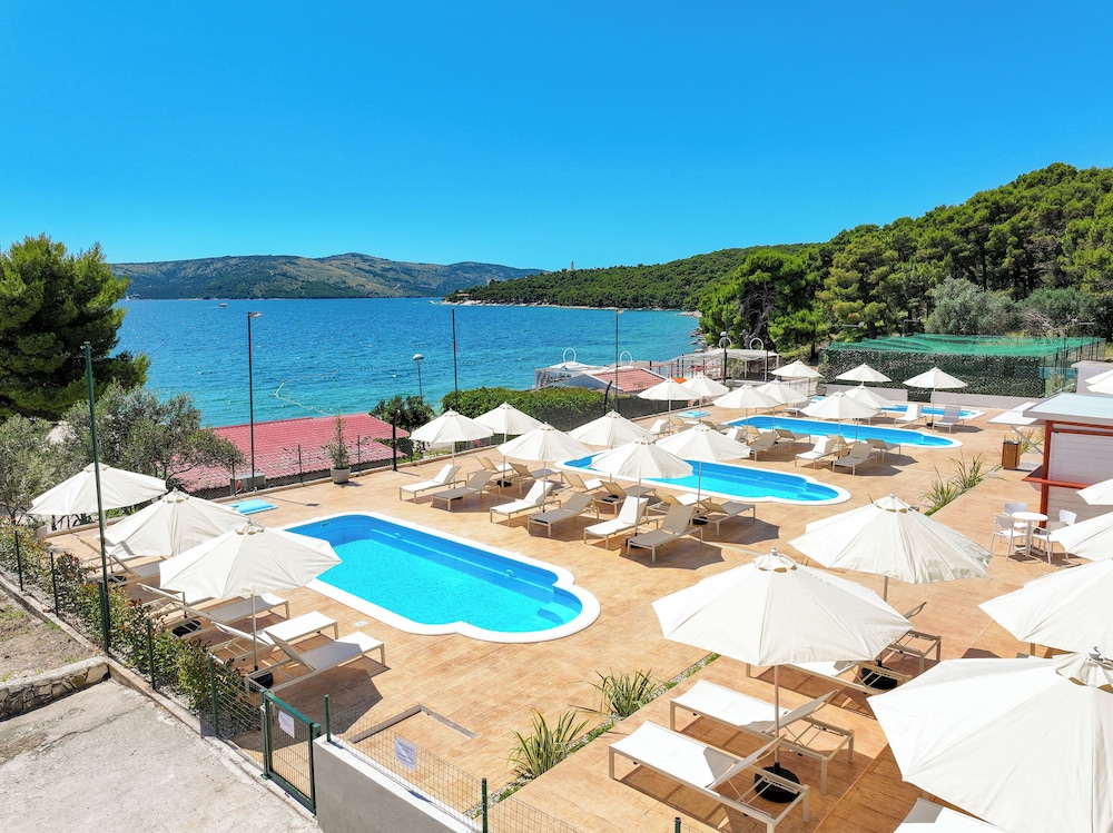 Apartments Medena — Swimming pool in Seget Donji, Split-Dalmatia