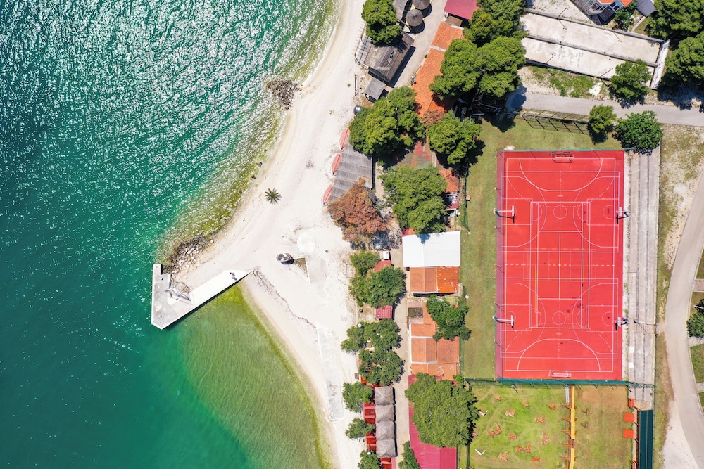 Apartments Medena — Beach in Seget Donji, Split-Dalmatia