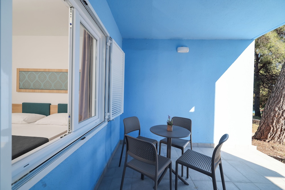 Apartments Medena — Hotel rooms in Seget Donji, Split-Dalmatia