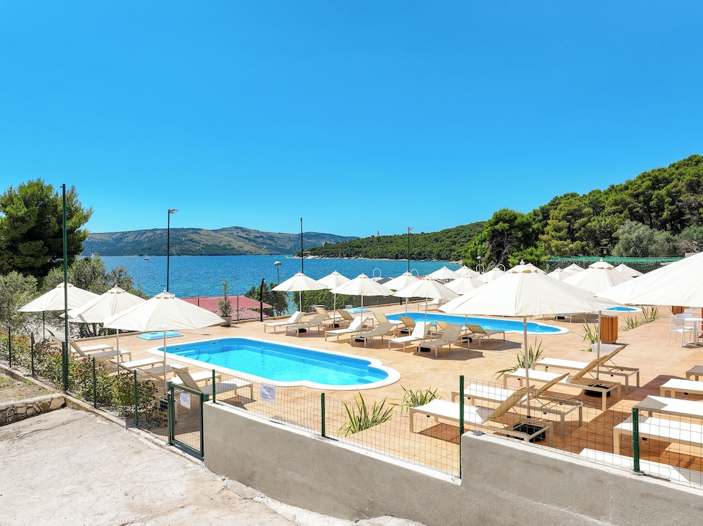 Apartments Medena — Swimming pool in Seget Donji, Split-Dalmatia