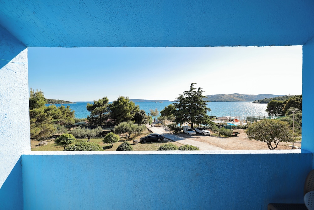 Apartments Medena — Beach in Seget Donji, Split-Dalmatia