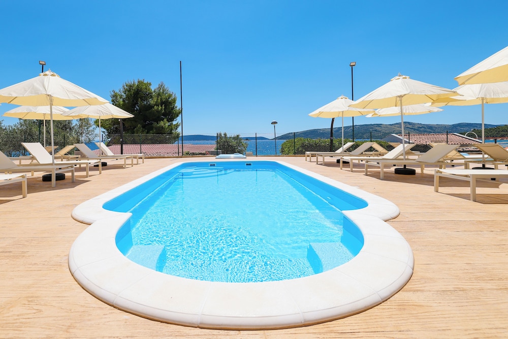 Apartments Medena — Swimming pool in Seget Donji, Split-Dalmatia