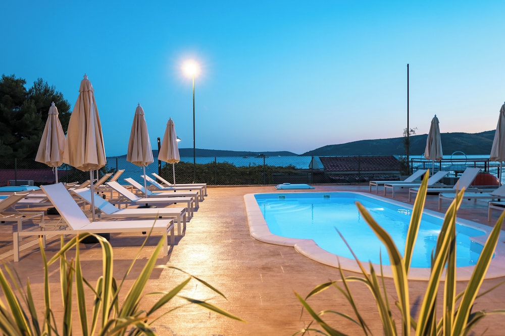 Apartments Medena — Swimming pool in Seget Donji, Split-Dalmatia
