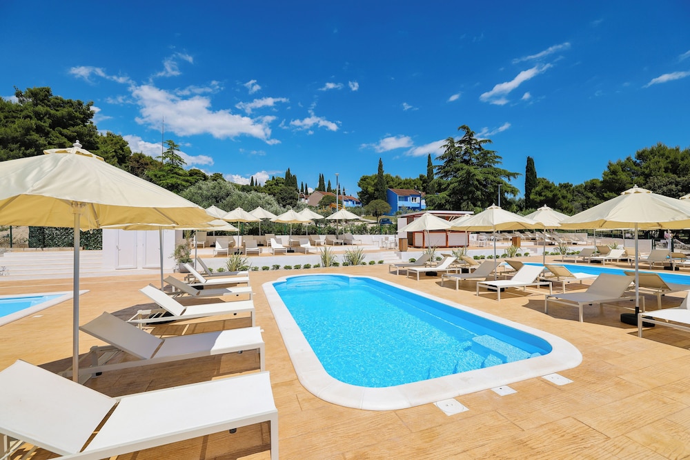 Apartments Medena — Swimming pool in Seget Donji, Split-Dalmatia